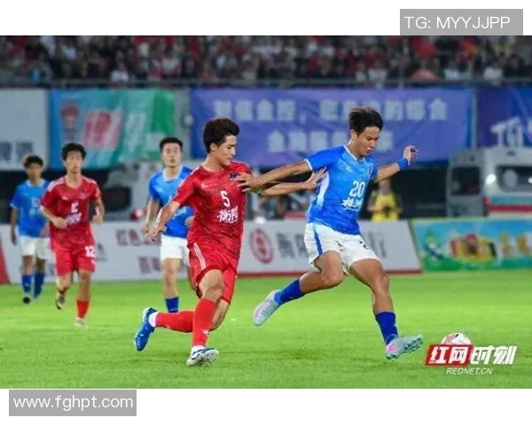 足球比赛开始的激动时刻球迷欢呼声中见证精彩对决与激情碰撞