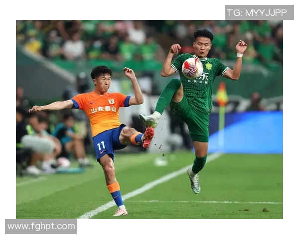 北京国安与山东鲁能激战正酣谁能在这场对决中笑到最后